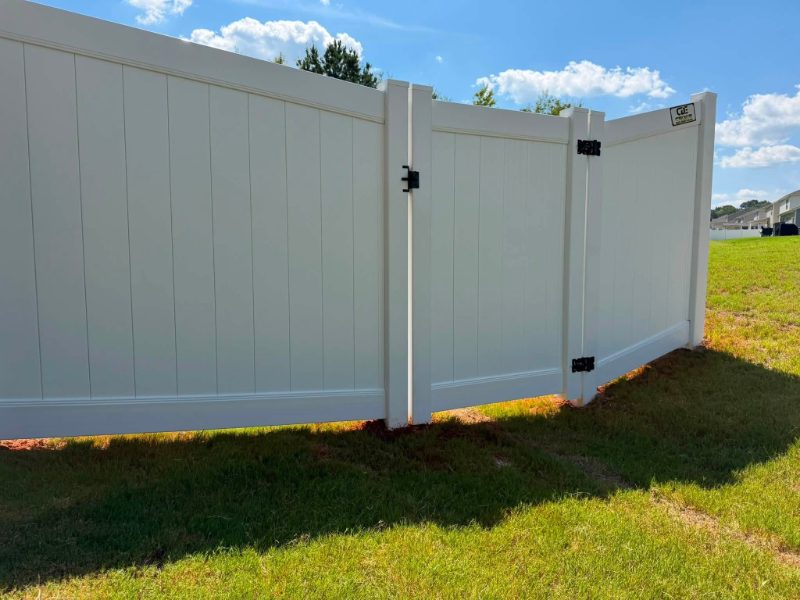 Vinyl Fencing in Salem